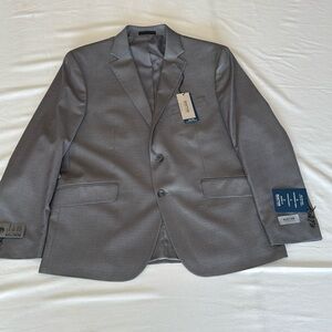 $275 Kenneth Cole Reaction men blend suit jacket
Stretch Modern slim-fit.